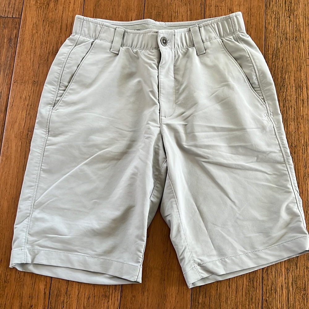 Under Armour Gray Golf Shorts Men’s Size 30